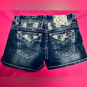 Miss Me Signature jean shorts with embroidered pockets size 28